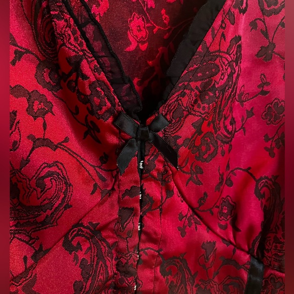 Red and black elegant top with frilly details around the collar and shoulders. - Picture 2 of 4